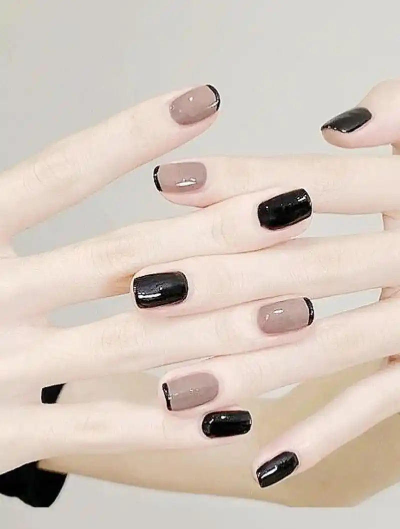 简约不失时尚的美甲好好看不知道做什么款式点开图片慢慢挑