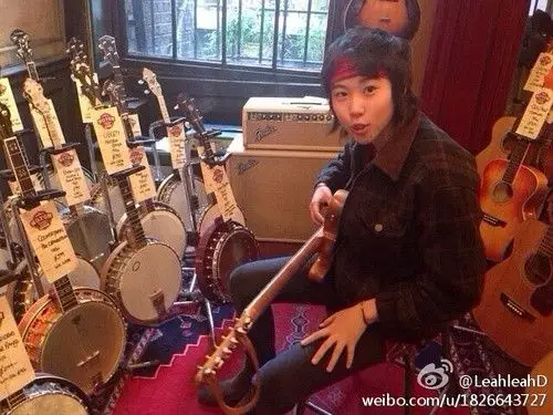 窦靖童承认出柜疑恋上服装设计师rebecca