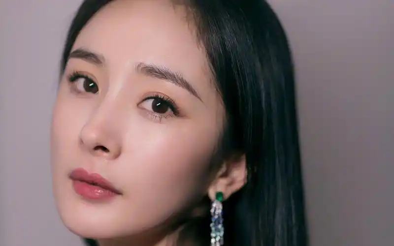 杨幂黑色长发性感写真图片壁纸,分辨率:1920x1200