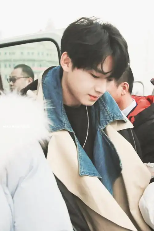 还有朋友好奇jyp姚琛正脸吗