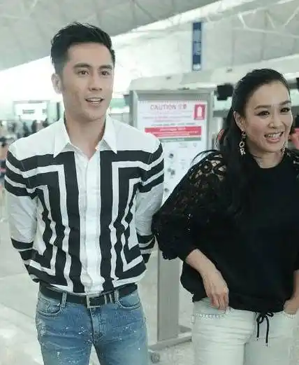 钟丽缇再婚,比张伦硕小12岁,从演员到巨星的华丽逆袭!_婚姻_事业_背景