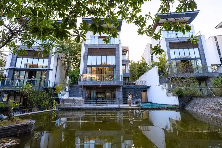 明月山溪三街6号11房20床豪华溪边别墅