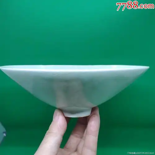 五代后周柴窑天青色超薄刻花斗笠碗