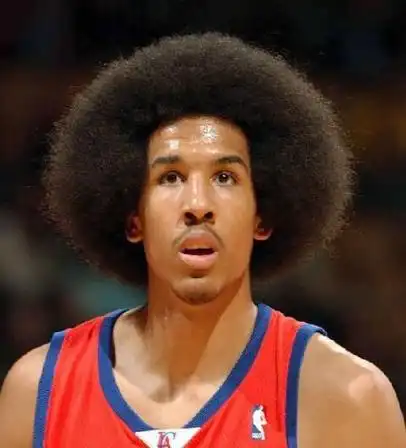 然而,除了篮球技术的高超之外,一些球员们还以他们独特而奇特的发型引