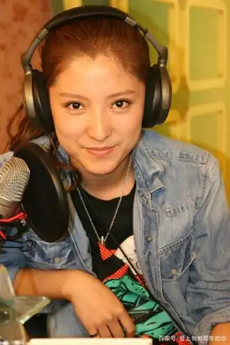 内地女歌手潘辰美得耀眼,看一眼,就让人着迷!