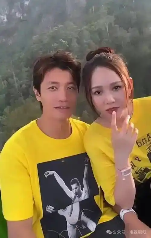 陈乔恩与老公穿情侣衫直播 享受二人世界笑容幸福_艾伦_旅游_黄色