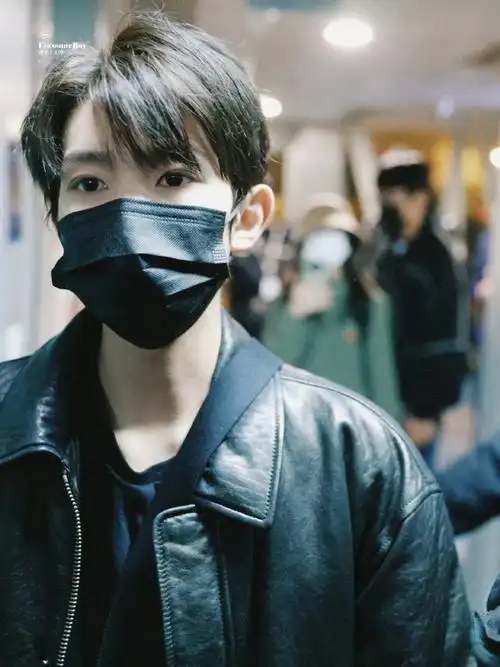 王源电影孤星计划##王源再现十年前双手合十