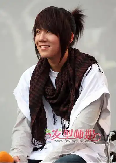 男生马尾辫发型 成年男子扎马尾辫发型(4)