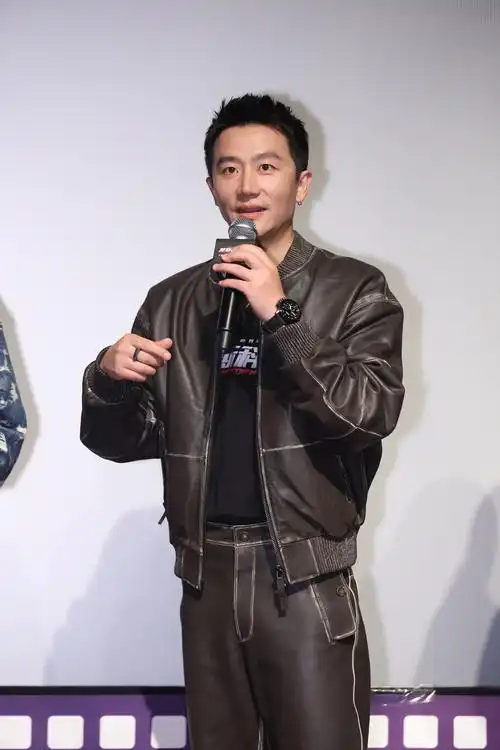 领衔主演黄轩,主演赵炳锐与沈阳观众见面互动,收获许多认可和鼓励