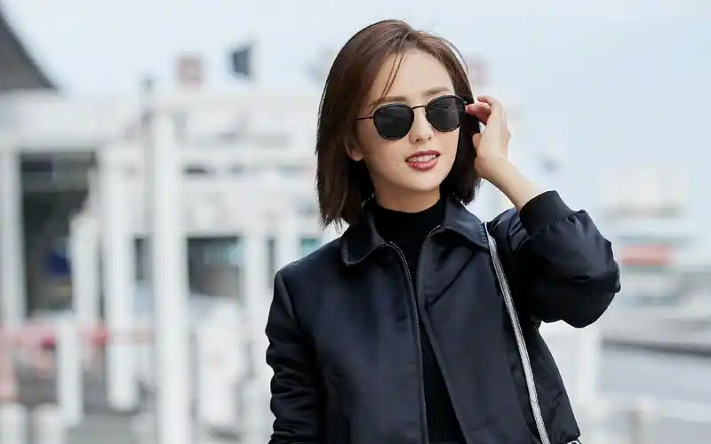 佟丽娅优雅性感高清桌面壁纸