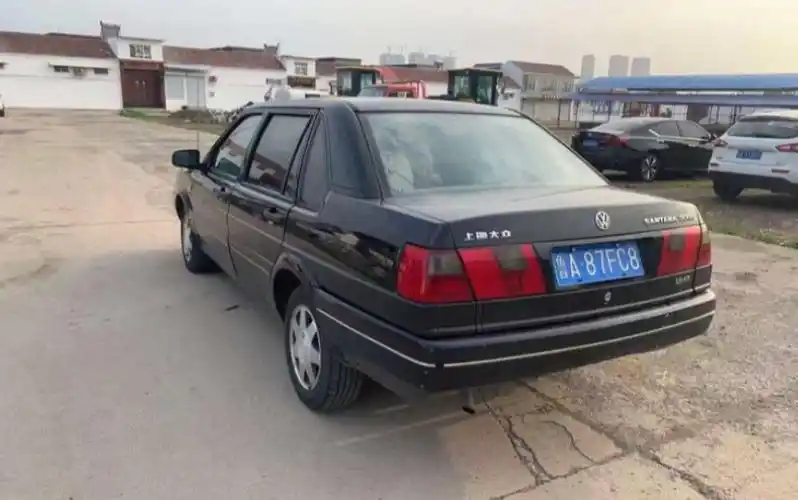 实拍上海大众桑塔纳2000 1.8at