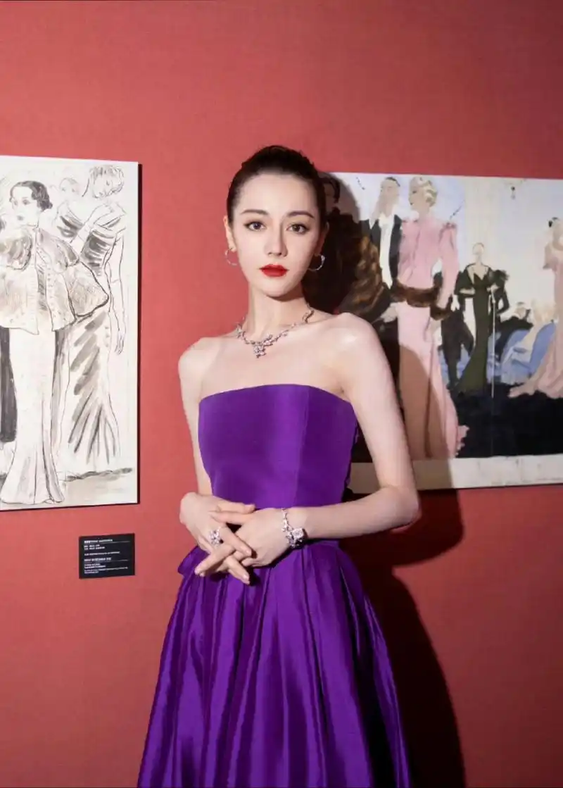 迪丽热巴!迪宝宝紫得让人心动,美照先发为敬!