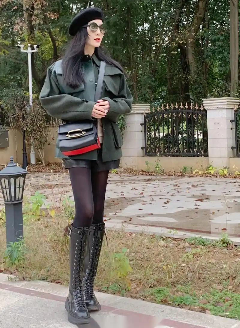 街拍|演员范冰冰演绎alexander mcqueen全新手袋the story,质感黑碰撞