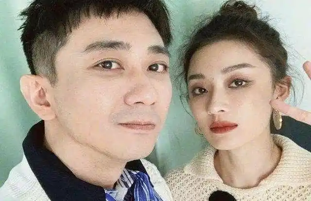 著名脱口秀主持人,遭妻子扇500耳光,被烟头烫6次,曾进医院8次_王自健