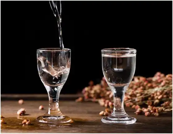 河南七旬张大爷发朋友圈晒酒,网友:都是便宜货,咋回事?