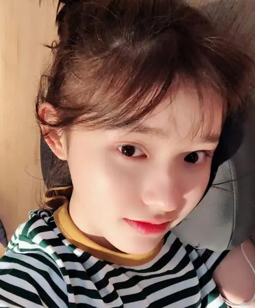 林允再来一波空气刘海美照,清纯美丽少女感十足