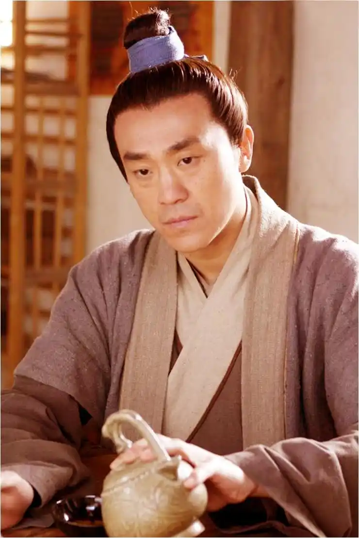 何冰娶初中同桌为妻宁可自己租房住也得先给父母买房