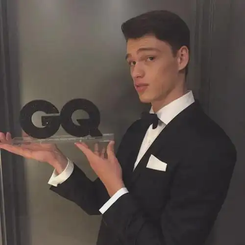 时尚|gq|男模|范思哲|vogue|versace_网易订阅