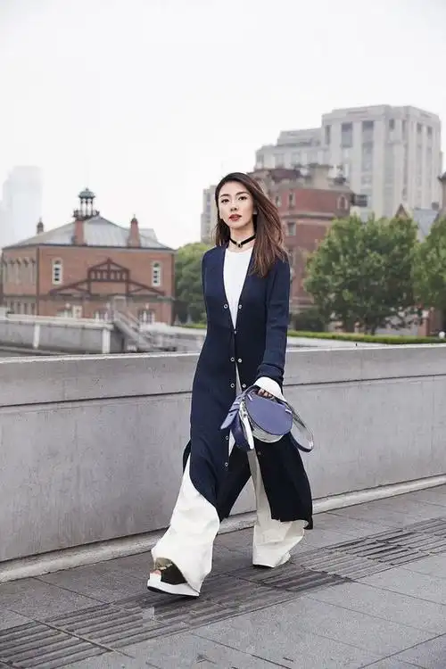 是要时尚感,更关键的是一双简单的穿搭,可是却显出了身高一米八的感觉