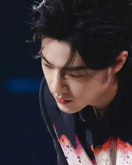 盛世美颜的侧颜杀901595 肖战一直走花路,一直火火火9797