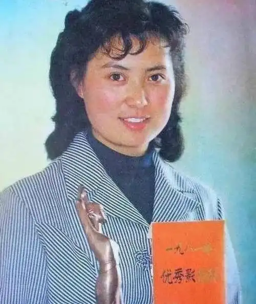 回顾演员温玉娟低调嫁平凡丈夫恩爱几十年晚年生活幸福美满