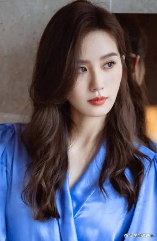 温婉女生刘诗诗穿衣风格自成一派恬淡优雅