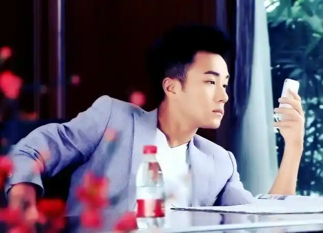 男明星:电视剧盛夏晚晴天刘恺威帅气剧照-小虾米