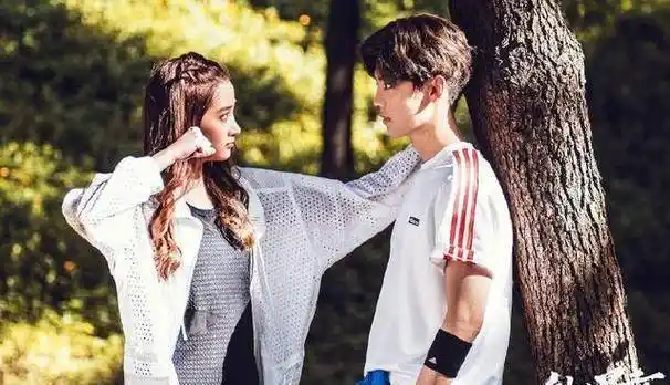 甜蜜暴击:一部靠着鹿晗的颜,撑起收视率的"励志"剧_关晓彤_青春_演技