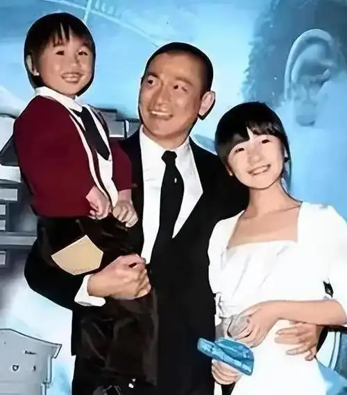 刘德华女儿太漂亮了,恐怕是娱乐圈颜值最高的星二代了吧!