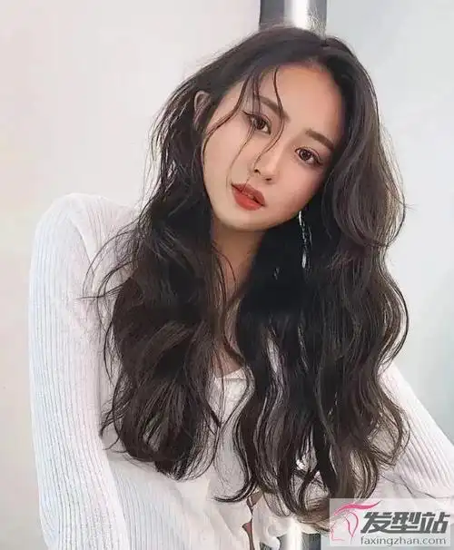 长头发烫什么卷好看 换上长发羊毛卷变女神_发型站_最新流行发型设计