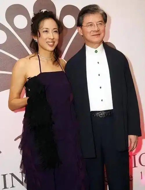 朱玲玲的烦恼:二儿子霍启山39岁未婚,小儿子霍启仁34岁游戏人间