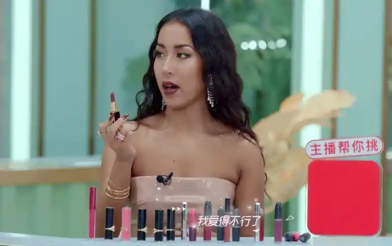 看到吉克隽逸的口红架,难怪能驾驭芭比粉