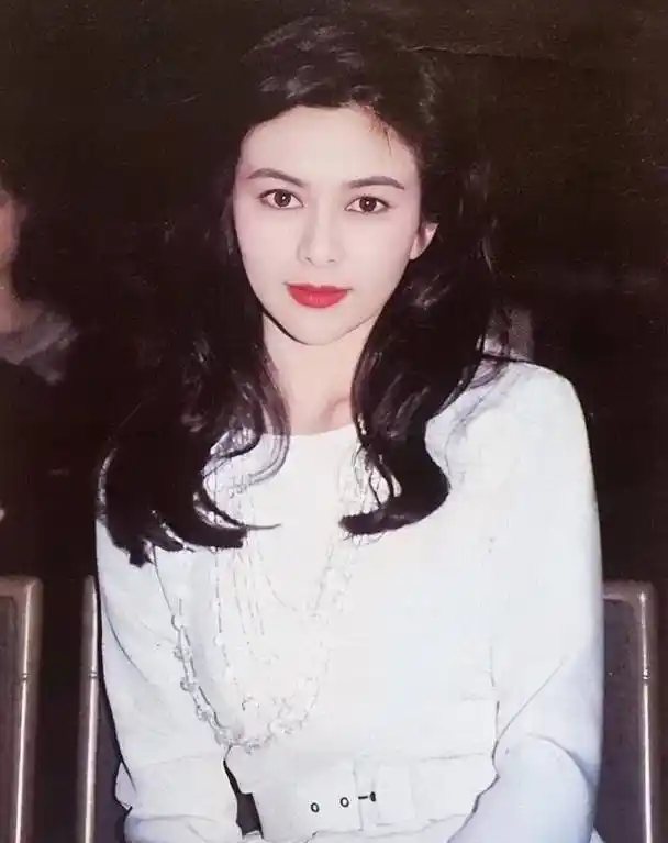 关之琳罕见旧照被修复,网友:还是get不到她的美_造型_照片_美貌