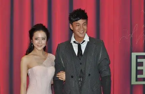 李依晓是否真的有老公? / 比乐族