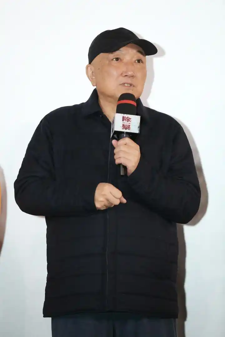 韩三平力挺除暴这是一部比较厚重的警匪片