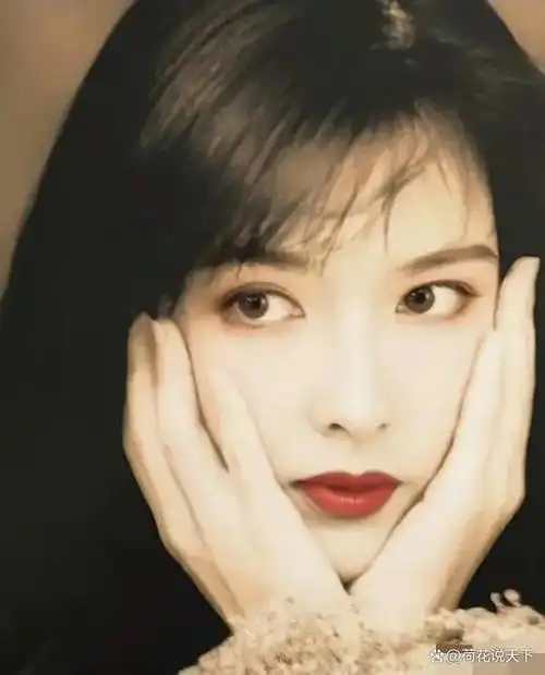 周慧敏,1967年11月10日出生于中国香港,祖籍广东省中山市,中国香港女