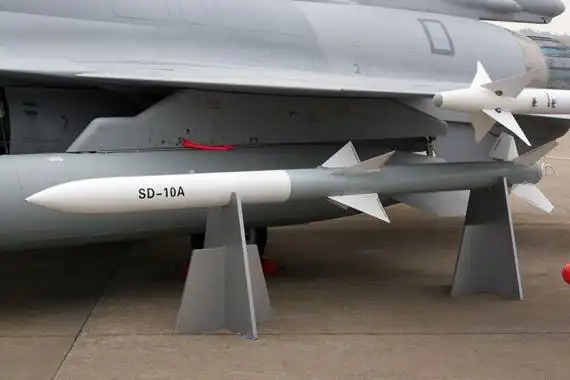 装备巴基斯坦空军的中国制sd-10a空空导弹 摄影:安京