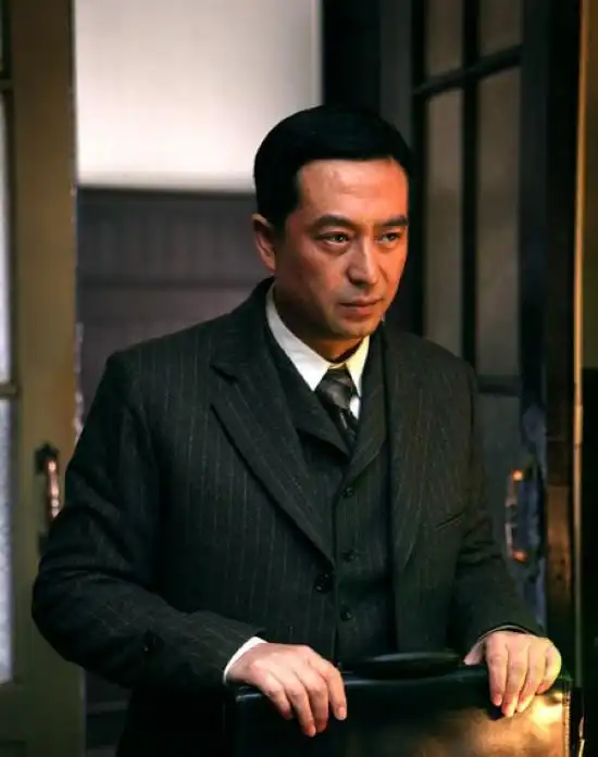 张嘉译荧屏自我pk "贪官"特工政委轮番上阵