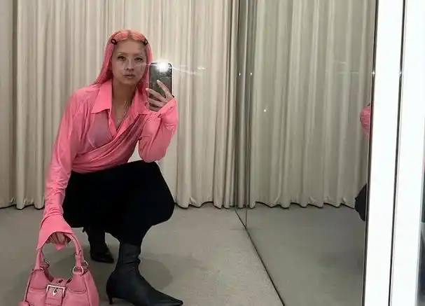 陈奕迅老婆近照引瞩目!眉毛被指憔悴,带鼻环染粉色头发太时髦