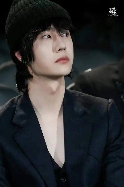 王一博的考古日常##王一博u领白t