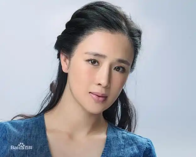 她叫周显欣,在《觉醒年代》里饰演陈独秀的妻子