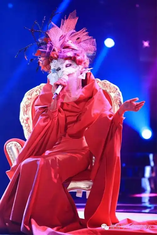 在经历了改名的同时,节目的模式也较第一季《蒙面歌王》有了天翻地覆