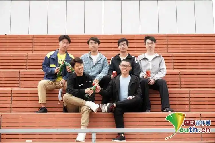 高校六男生成立自习群全部保研 已获奖学金11.6万元