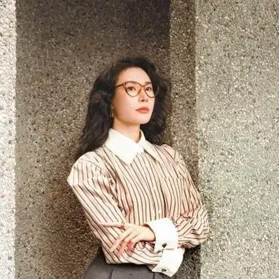 王艺洁年,是这样过去的:除夕的遍地红纸,初一的满桌饺子,初二的四座