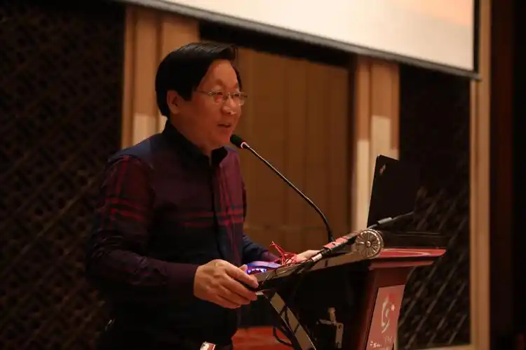 王玉全副总经理和清华大学附属医院唐劲天副院长出席吕吉云副院长为