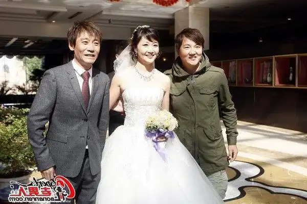 高峰结婚新娘范春玲资料照片 / 比乐族