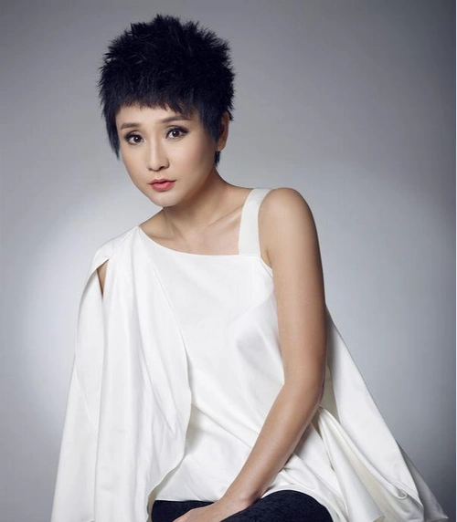 孔琳写真2014年3月24日参加了由某品牌基金会与中华环境保护基金会