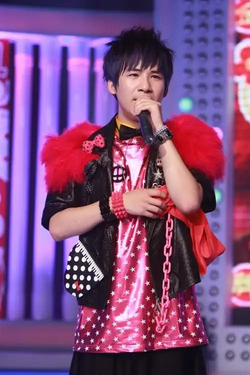 《蒙面唱将猜猜猜第二季》的评委团都有哪些呢?