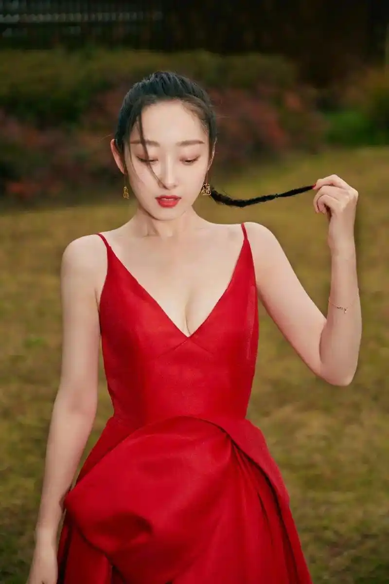 蒋梦婕红衣姑娘