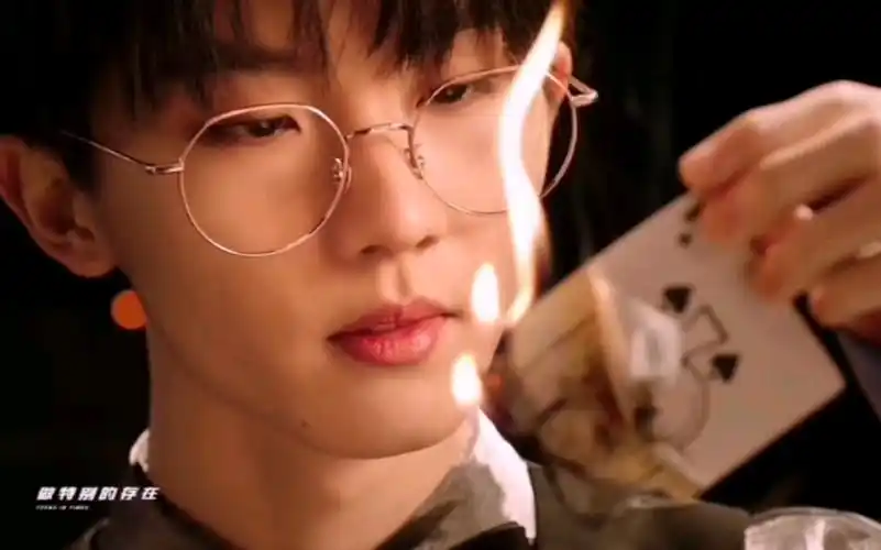 【马嘉祺】内娱养成系顶级抖s《要你管》mv蛊人金丝眼镜片段cut_哔哩